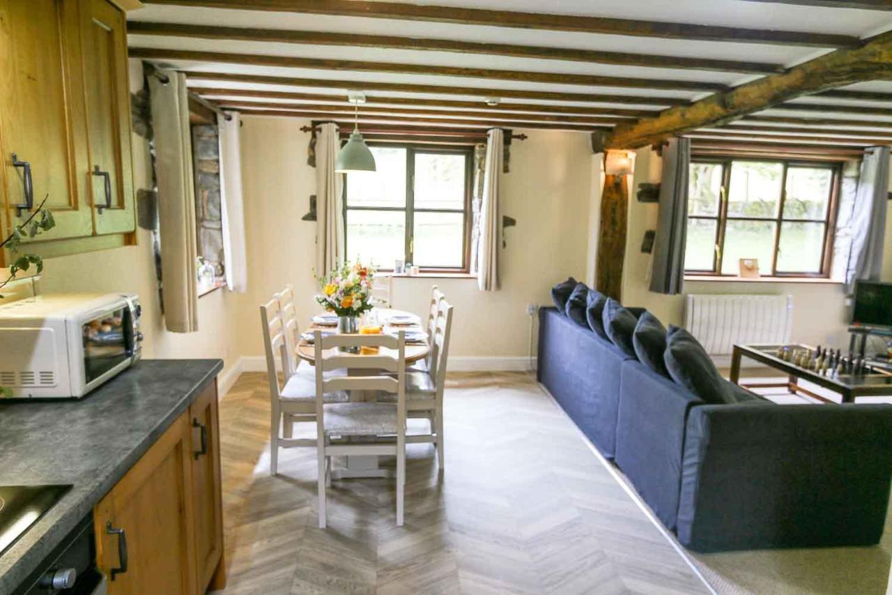 Lake Cottages At Cwm Chwefru Llanafan-fawr ภายนอก รูปภาพ