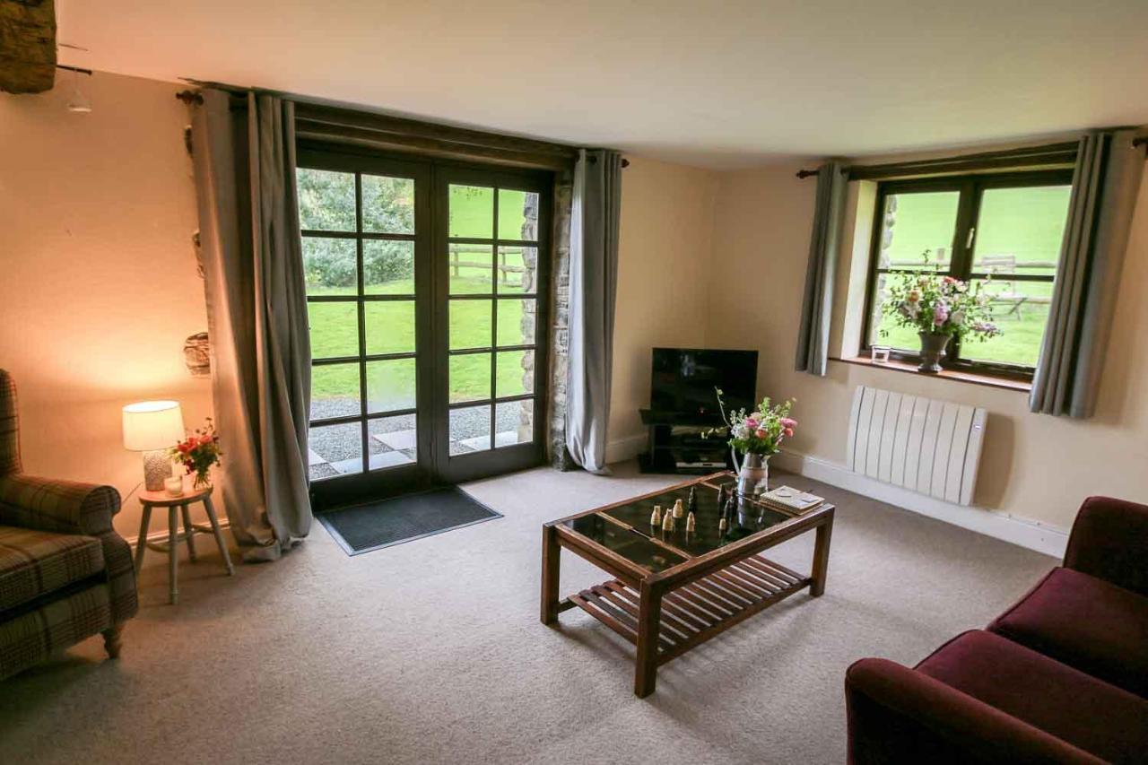 Lake Cottages At Cwm Chwefru Llanafan-fawr ภายนอก รูปภาพ