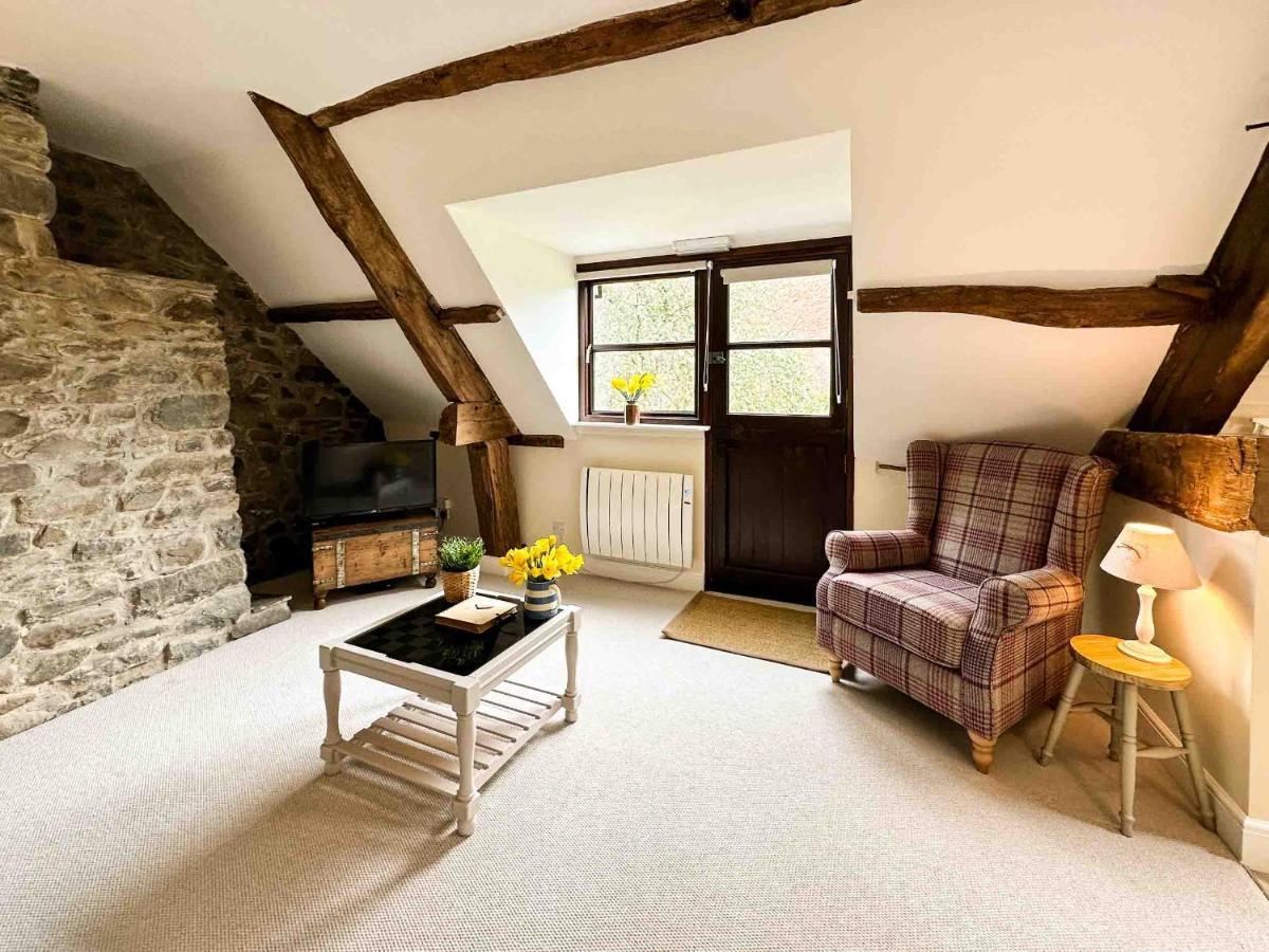Lake Cottages At Cwm Chwefru Llanafan-fawr ภายนอก รูปภาพ