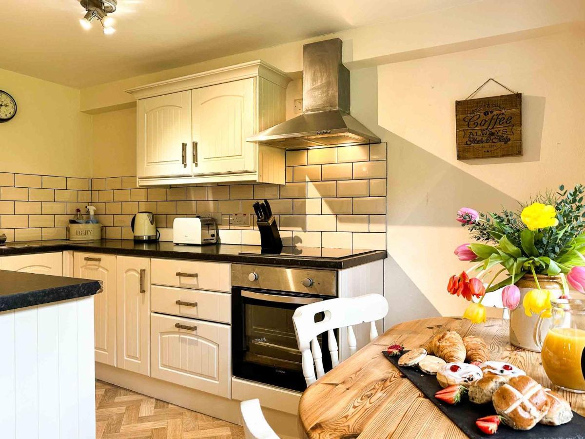 Lake Cottages At Cwm Chwefru Llanafan-fawr ภายนอก รูปภาพ