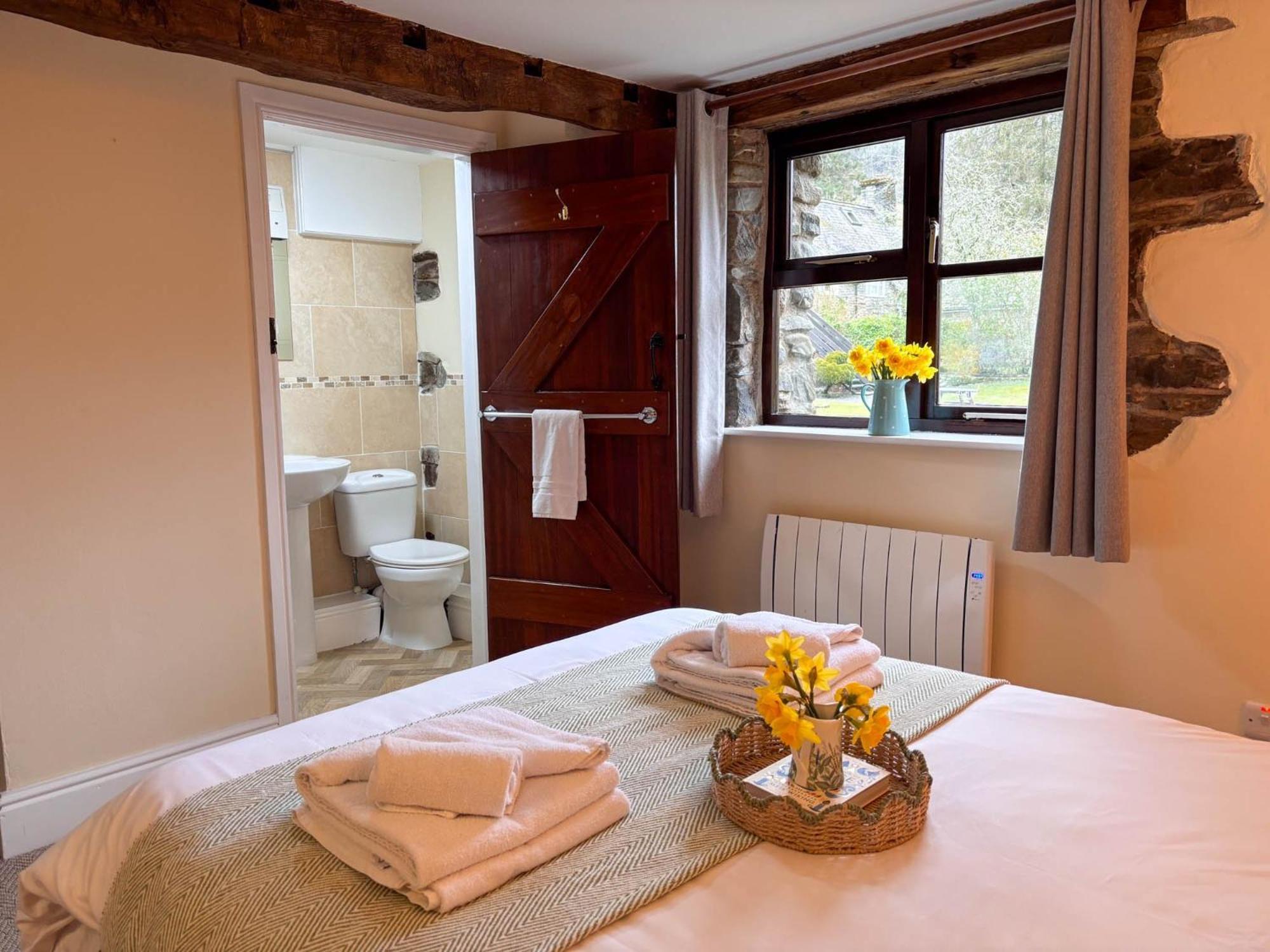 Lake Cottages At Cwm Chwefru Llanafan-fawr ภายนอก รูปภาพ